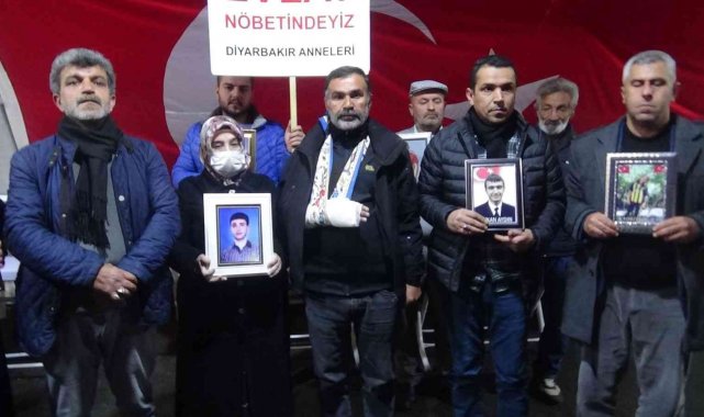 HDP önünde evlat nöbeti tutan ailelere saldırı iddiası