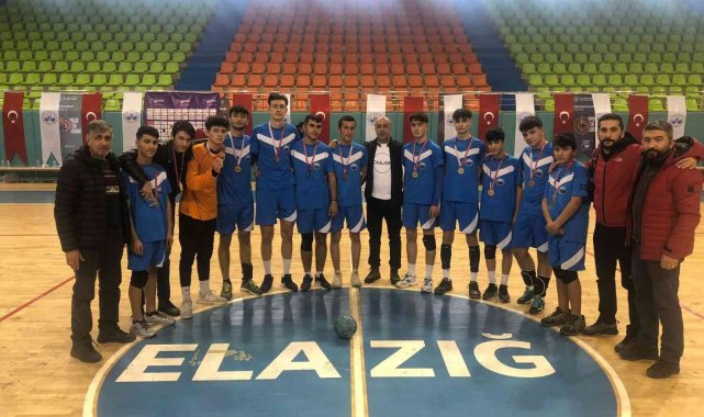 Hentbolda şampiyonlar Elazığ'dan