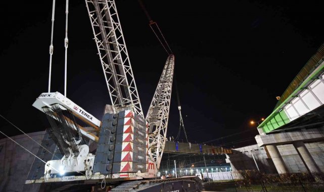 Her biri 130 ton ağırlığında, Bursa&#039;da dev montaj