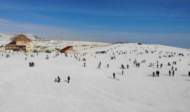 Hesarek Kayak Merkezi'nde hafta sonu yoğunluğu