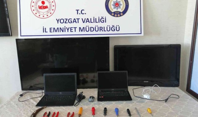 Hırsızlar, polisten kaçamadı