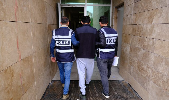 Hırsızlık suçundan aranan 4 şahıs yakalandı