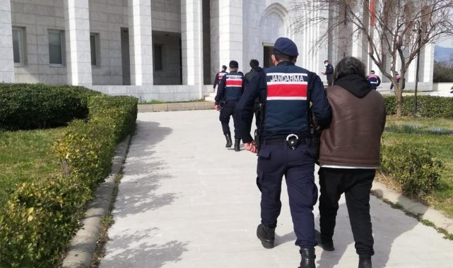 Hırsızlık şüphelileri jandarmadan kaçamadı