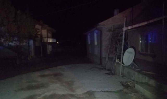 Hırsızlık şüphelisi iki kişiye mahallenin köpekleri ve duyarlı vatandaşlar engel oldu