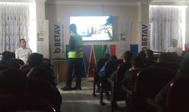 Hizan&#039;daki öğrencilere &#039;Çevre ve Van Gölü Havzası&#039; eğitimi