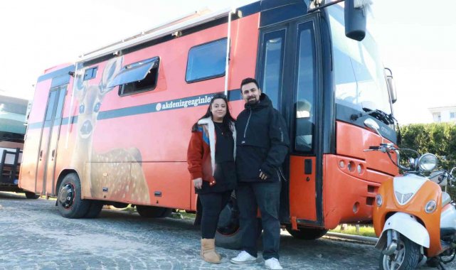 Hurda otobüsü 'yeni gelin' karavanına çevirdiler