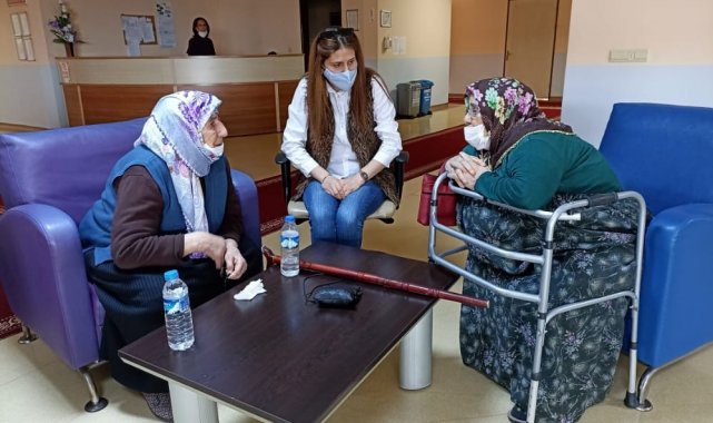 Huzur evi sakinlerinin saç ve el bakımlarını yaptılar