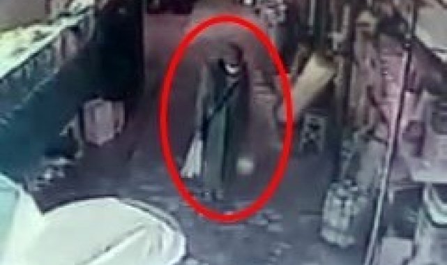 İçi dolu pazar arabasını işte böyle çaldı