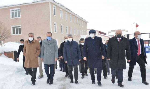 İçişleri Bakan Yardımcısı Muhterem İnce, Karayazı'da incelemelerde bulundu