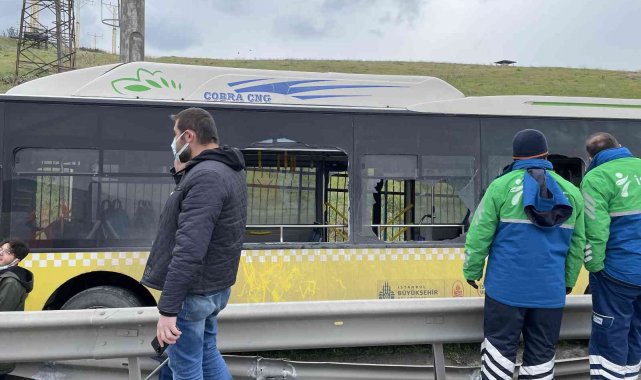 İETT otobüsü kaza yaptı, yolcular kırık camdan çıkarıldı