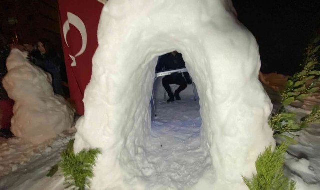 İglo evinin yapımı tam 9 saat sürdü, Eskimoları aratmadılar