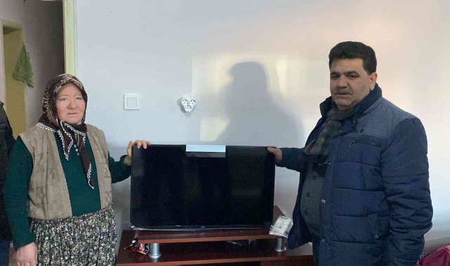 İHA'nın haberi ses getirdi, yaşlı kadın televizyonuna kavuştu