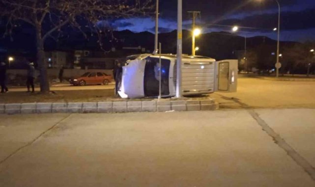 İki aracın çarpıştığı kazayı 6 kişi şans eseri yara almadan atlattı