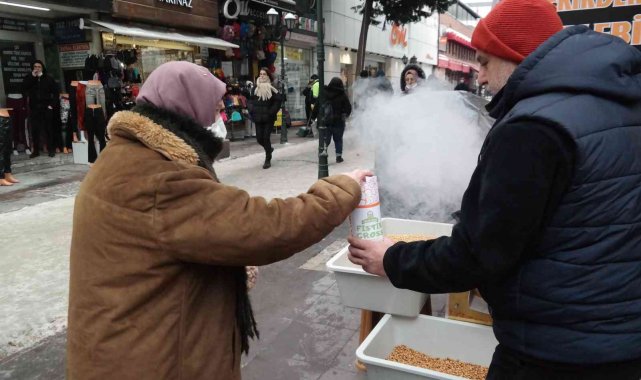 İki Eylül Caddesi'ni leblebi kokusu sardı