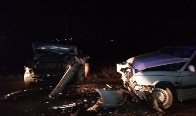 İki otomobil kafa kafaya çarpıştı: 7 yaralı