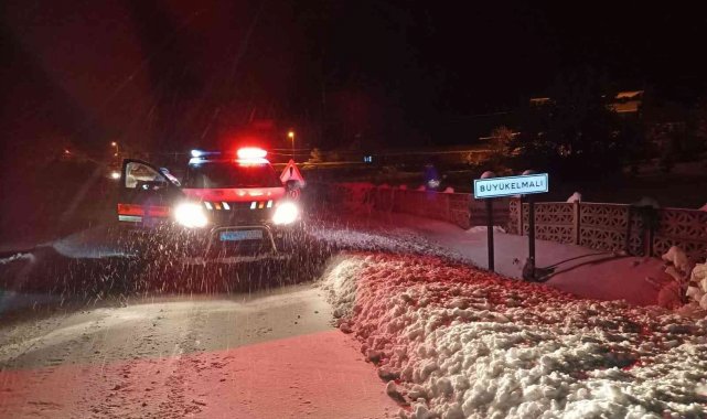 İl Özel İdare ekiplerinin 1150 rakımlı Ahı Dağı&#039;nda karla mücadelesi