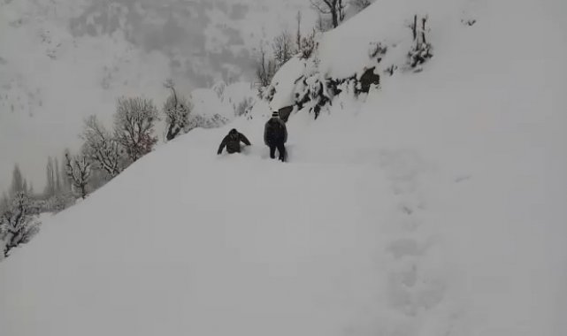 İlaç için 12 kilometre karda yürüdüler