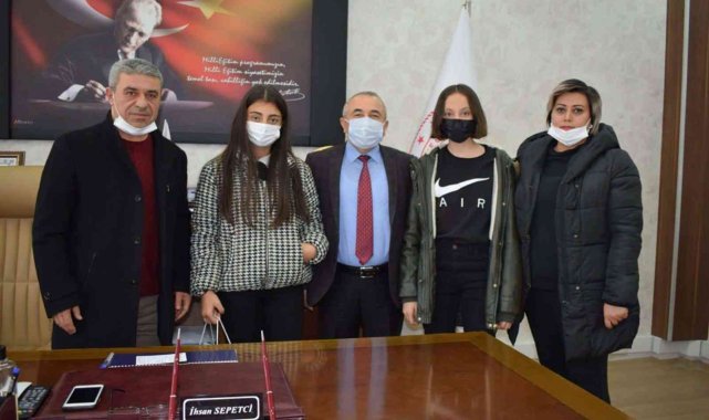 İlçe Milli Eğitim Müdürü Sepetci'den şampiyon öğrencilere ödül