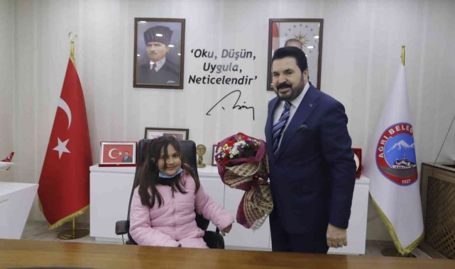 İlkokul öğrencilerinden Başkan Sayan'a ziyaret