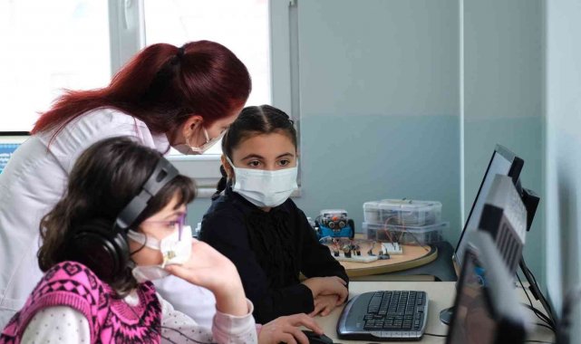 İlkokul öğrencisi, Siber Zeka Bilgi Yarışması'na damga vurdu