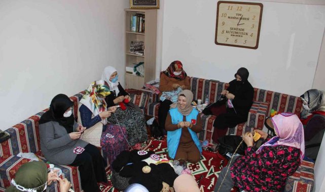 İlmek ilmek iyilik örüyorlar