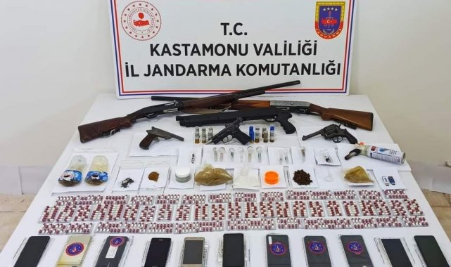 İnebolu'da jandarma ekipleri uyuşturucu tacirlerine göz açtırmıyor