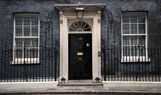 İngiltere'de karantina döneminde başbakanlıkta düzenlenen partilerle ilgili soruşturma