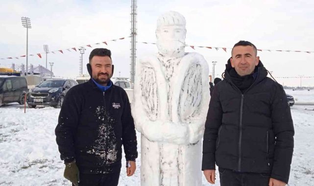 İnşaat işçisi kardeşler Ertuğrul Gazi'nin kardan adamını yaptı