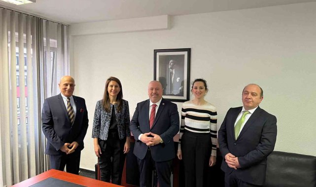 İş adamı Buyurman Düsseldorf Ticaret ateşeleri ile bir araya geldi