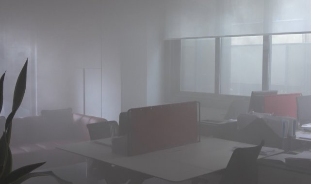 İş merkezindeki buzdolabında çıkan yangın korkuttu