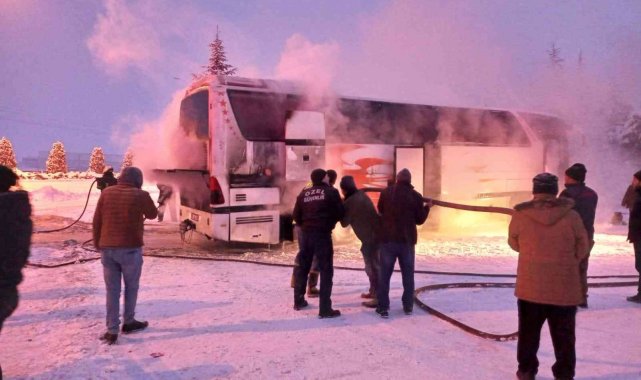 İşçileri taşıyan servis otobüsünde yangın