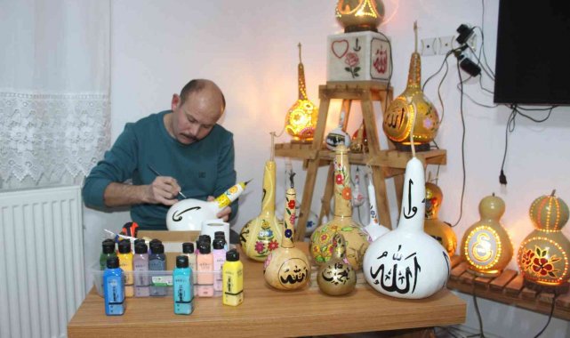 İşitme engelli adamın internetten bakarak öğrendiği süsleme sanatı gelir kapısı oldu