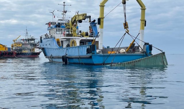 İskenderun Körfezi&#039;nde denize düşen dinamit yüklü konteyner çıkarıldı