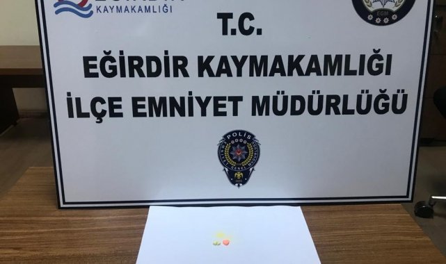 Isparta'da durdurulan araçtaki şahsın üzerinden uyuşturucu çıktı