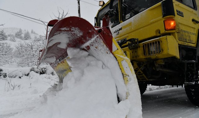 Isparta&#039;da karla mücadele sürüyor