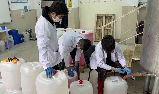 Isparta&#039;da meslek lisesi fabrika gibi çalışıyor