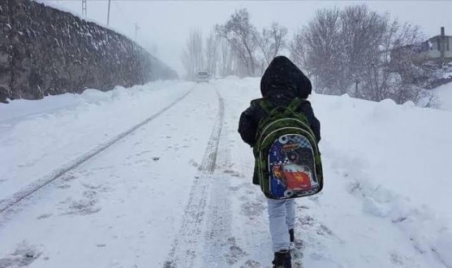 Isparta'nın Yalvaç ilçesinde okullara kar engeli