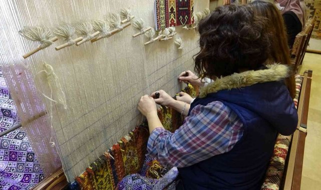 Ispartalı kadınlar halı dokumacılığını tekrar canlandırıyor