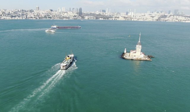 İstanbul Boğazı turkuaza büründü, masalsı renk değişimi havadan görüntülendi