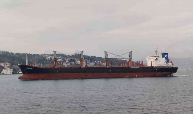 İstanbul Boğazında makine arızası yaşaya gemi Ahırkapı&#039;ya demirletildi