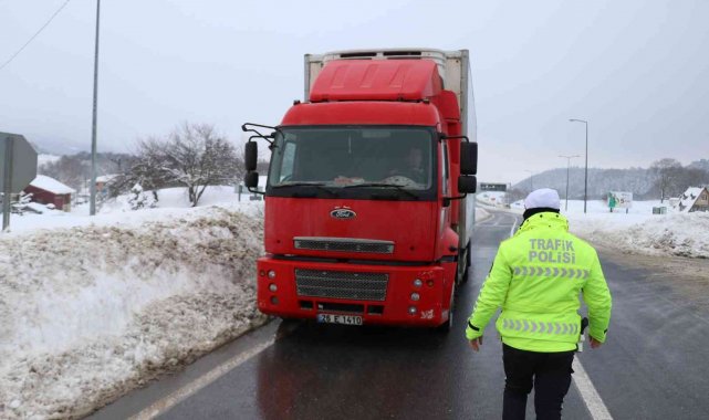 İstanbul'a giden otobüs ve ağır tonajlı araçların Bolu'dan geçişine izin verilmiyor