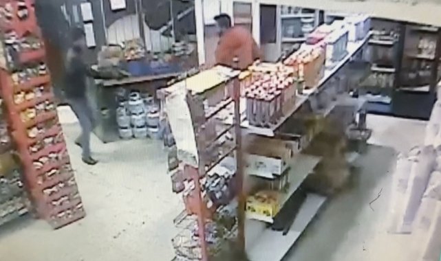 İstanbul'da bakkalda dehşet anları kamerada: Kavgalı olduğu şahsı bakkalda bacağından vurdu