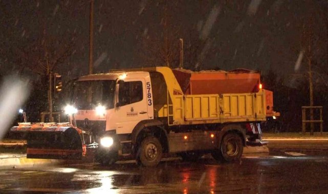 İstanbul'da beklenen kar yağışı etkisini göstermeye başladı