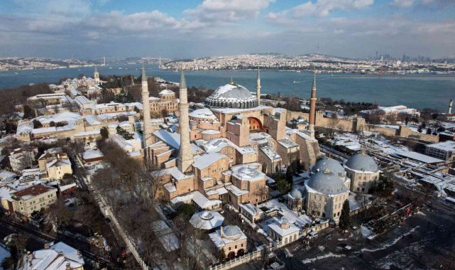 İstanbul&#039;da kar fırtınasından geriye eşsiz manzaralar kaldı