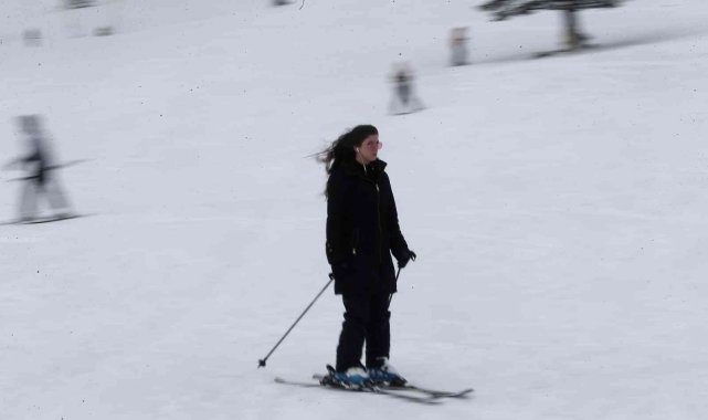 İstanbul&#039;da kara hasret kalanlar Uludağ&#039;ı tercih etti