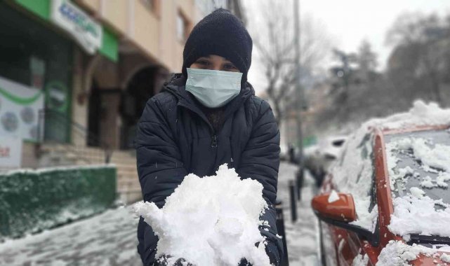 İstanbul'da karın keyfini yine en çok çocuklar çıkardı