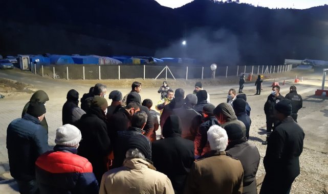 İşten çıkartılan maden işçileri greve başladı
