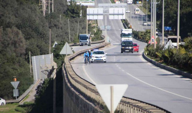 İzledikleri filmden etkilenip yola koyuldular