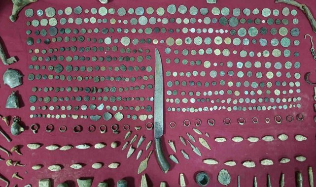 İzmir'de 744 parça tarihi eser ele geçirildi