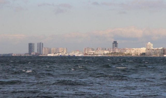 İzmir'de arabalı vapur seferleri yeniden başladı